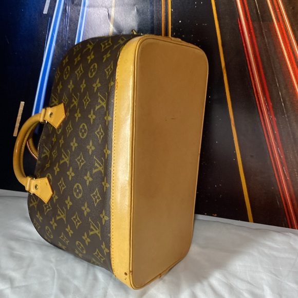Louis Vuitton Alma very clean with a few light spot cause by me - Picture 3 of 8